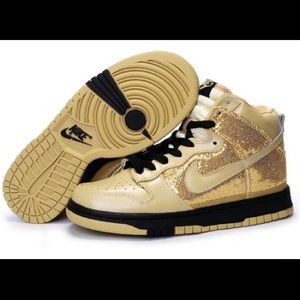High top gold&Black Nike’s